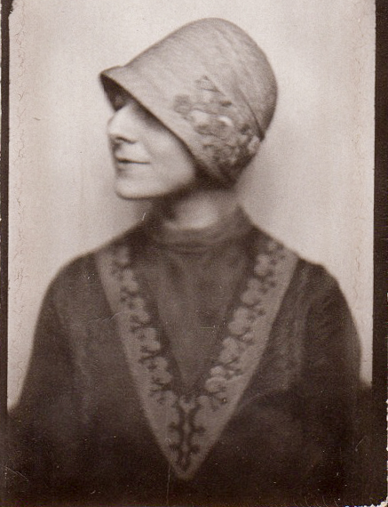 When was this picture of my grandmother taken? Good question. I’m not really sure. You shouldn’t let this partial answer cross over to future generations when it comes to your family’s history…