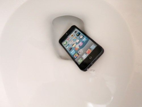 Do you worry about dropping your smartphone in the toilet? You should if you often practice a one-handed grip. If you’re also using a stick-on ring for total security, you may want to rethink your plan…
