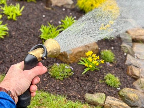 Using ELEY lead-free brass garden hose sprayer